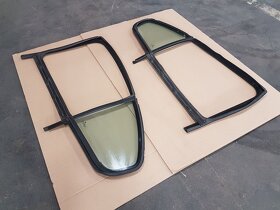 Zadní pevná skla bočních dveří s těsněním Škoda Octavia II - 2