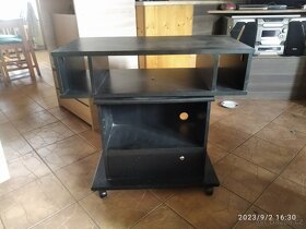 otočný stolek pod televizi - 2