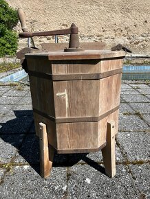 Stará dřevěná ruční pračka - 2