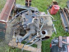 Rozvodovka , víko hydrauliky Zetor - 2