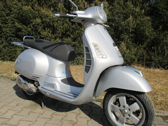 Piaggio Vespa 250 GTS ie rv 200616kW 23000km - 2