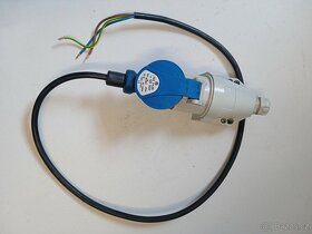 Prodám zásuvku a zástrčku na 230V - 2