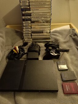 Playstation 2 + 2 ovladače + hry + FreeMCBoot - 2