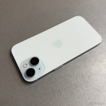 Modrý iPhone 15 128GB, jako nový, 12 měsíců záruka - 2