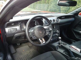 Mustang GT - 2