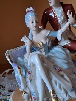 KANAPÍČKO porc.soška ROYAL DUX CHECHOSLOVAKIA výš.27cm - 2