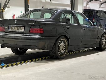 E36 sedan 318i - 2