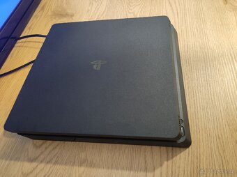 PlayStation 4 Slim - 2