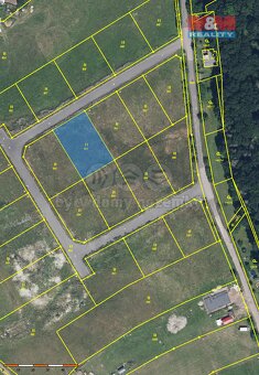 Prodej zasíťovaného pozemku 962m2 v Lanžově - 2