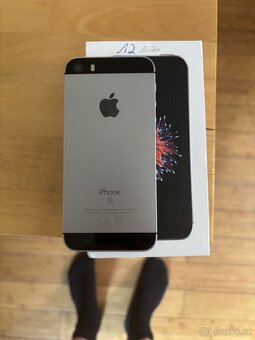 Iphone SE 2016, 32 GB, černý, perfektní stav - 2
