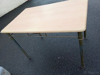 Jídelní stůl a tři židle - 2