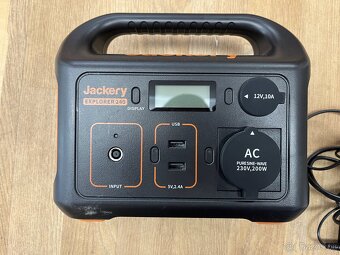 Přenosná baterie Jackery Explorer 240 - 2