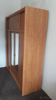 Šatní skříň - 2