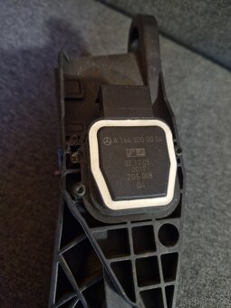 plynový pedál z Mercedes R W251 320cdi 165kw shodné ML W164 - 2