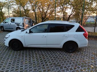 Na díly celý auto KIA CEED 1,4 Benzín - 2