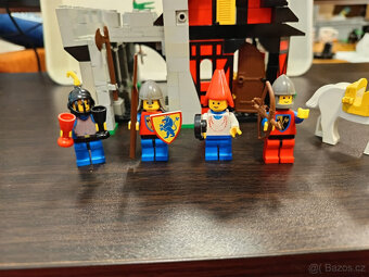 LEGO Castle 6067 Guarded Inn - 2