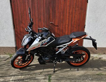 KTM Duke 125, r.v. 10/2023, naj. 1600 km - 2