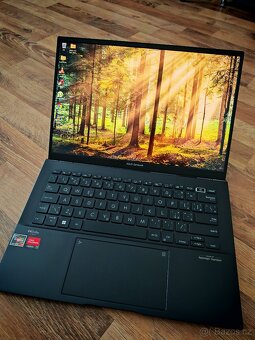 Asus Zenbook OLED - top stav - 2