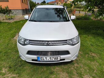 Mitsubishi Outlander PHEV 2.0i - 2014 - 2