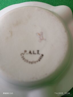 porcelánový popelník zn .PALT,gumová hračka z r.1967 - 2