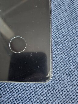 Samsung Galaxy S22 s ťuknutým sklem - 2