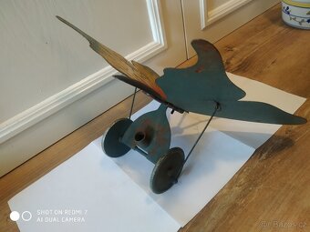 stará starožitná hračka mechanický plechový jezdící motýl pr - 2