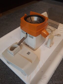 ODŠTAVNOVAČ  ZN.  ZELMER  220  V. - 2