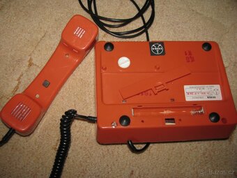 starý telefon tesla s kalkulačkou - 2