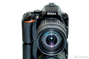 Nikon D5600 + Tamron 18-200mm + 16GB + stativ + brašna - 2