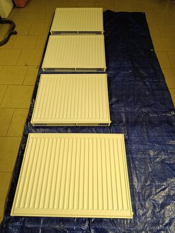 4 ks deskových radiátorů - 2