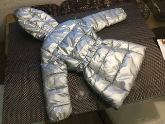 Dívčí bunda s kapucí a páskem vel. 104, stř. metal - 2