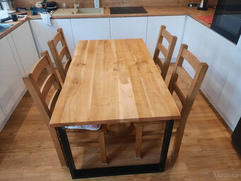 Kuchynský jídelní stůl - 2
