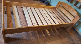 Dřevěná postel masiv - 2