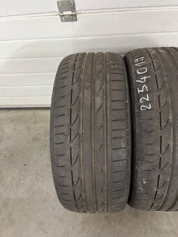 Letní pneu 225/40/19 - 2