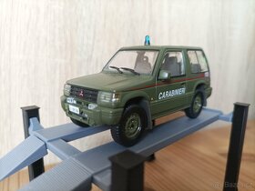 Model Mitsubishi Pajero 1996 CARABINIERI + autozvedák 1:43 - 2
