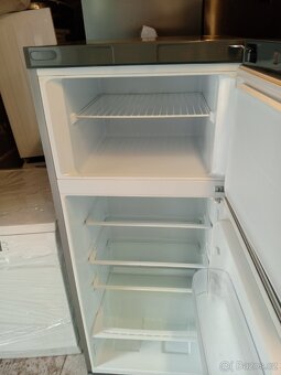 Lednice s mrazákem nahoře Indesit - 2