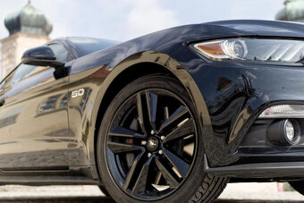 Ford Mustang 5.0L V8 GT - 2