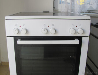 SKLOKERAMICKÝ SPORÁK BOSCH - 60CM - GRIL - 2