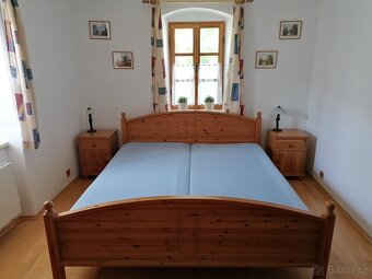 Dvoulůžková postel+matrace+noční stolky+skříň-masiv borovice - 2