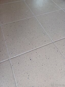 Dlažba 30x30x12mm - 23m2 - 2