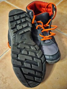 Prodam kotnikove boty zn.Decathlon - 2