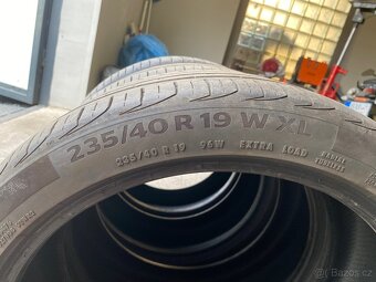 Letní pneu 235/40 R19 - 2