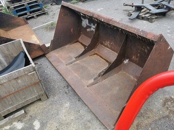ČELNÍ NAKLADAČ NA ZETOR 7245 - 2