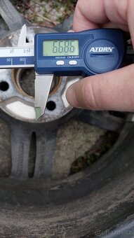 alu kola z Hyundai i20 s letními pneumatikami, 175/70 R14 - 2