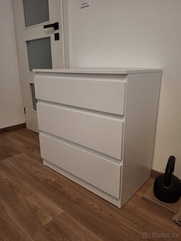 Bílá šuplíková komoda - 2