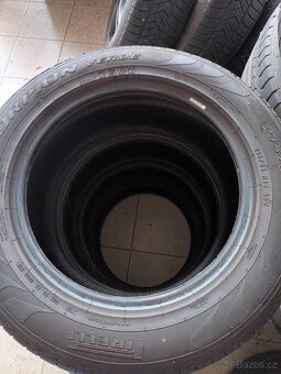 Pneu pirelli 215/65 r17 - 2