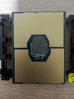 Intel Xeon Gold 6134 – 3.2 GHz, 8 jader / 16 vláken - 2