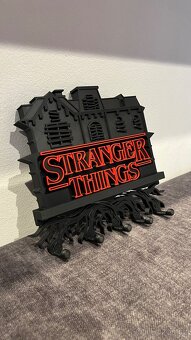 Stringer Things věšák na kliče. - 2