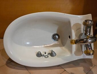 ZÁVĚSNÝ BIDET - 2