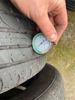 Pneu 215/60/16 - 2